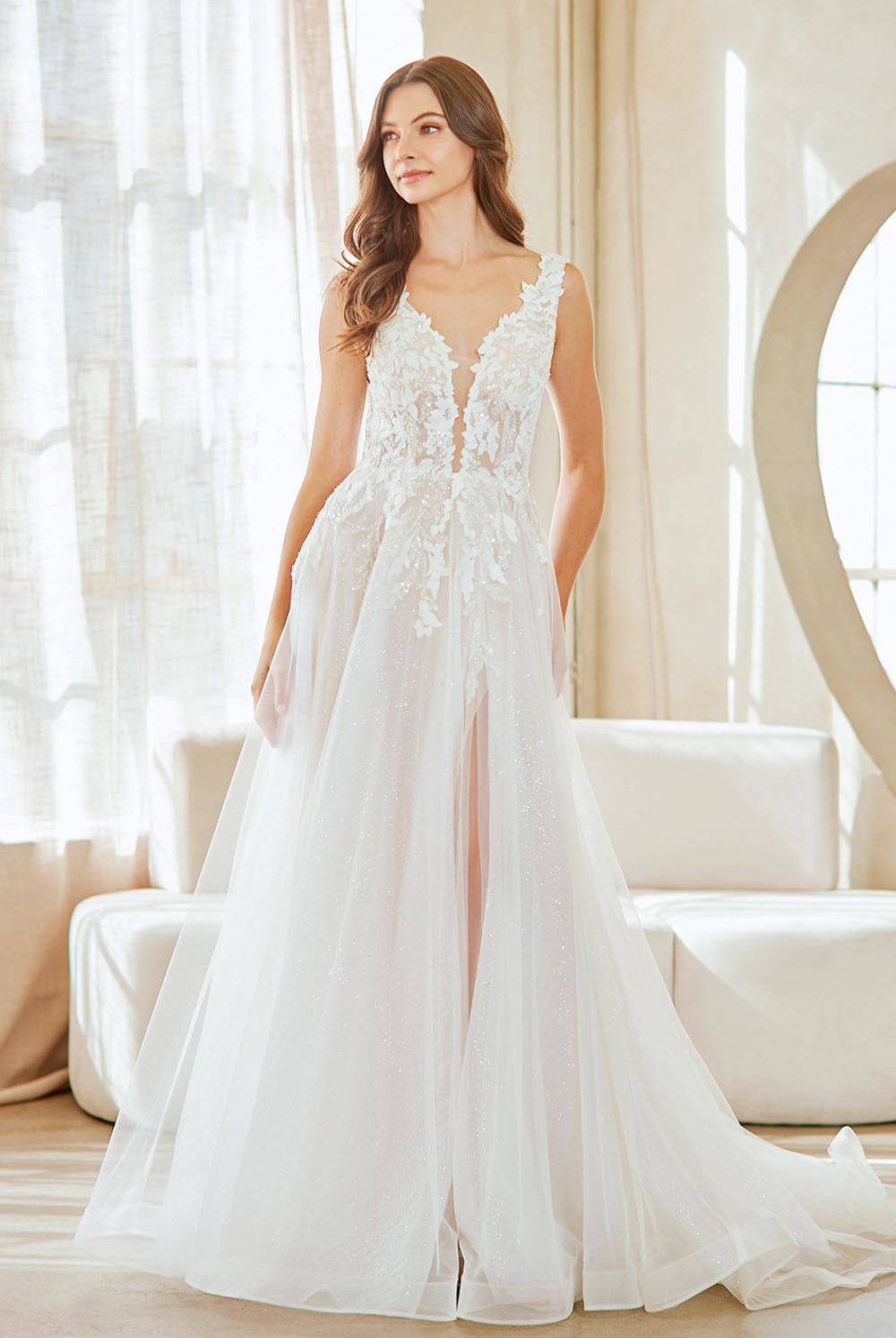 White Long Bridal Gown – Soft Lace Wedding Look
