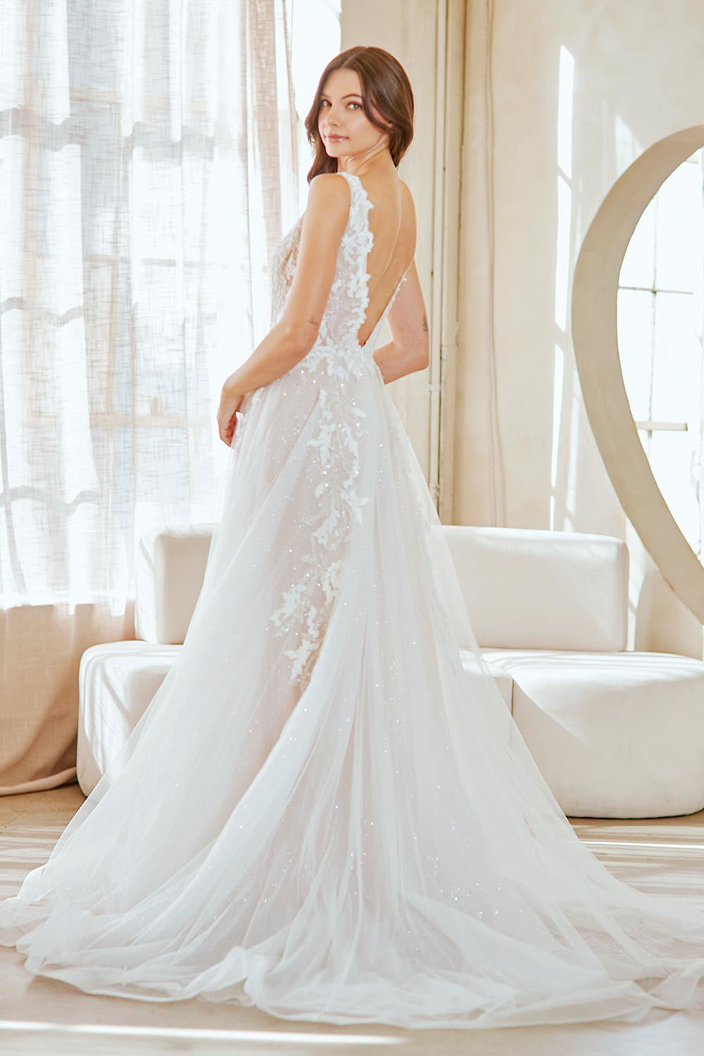 White Long Bridal Gown – Soft Lace Wedding Look