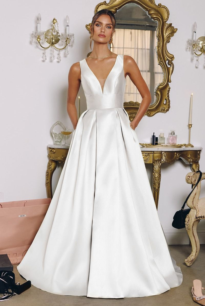Off White Long Bridal Gown – Lace Wedding Dress