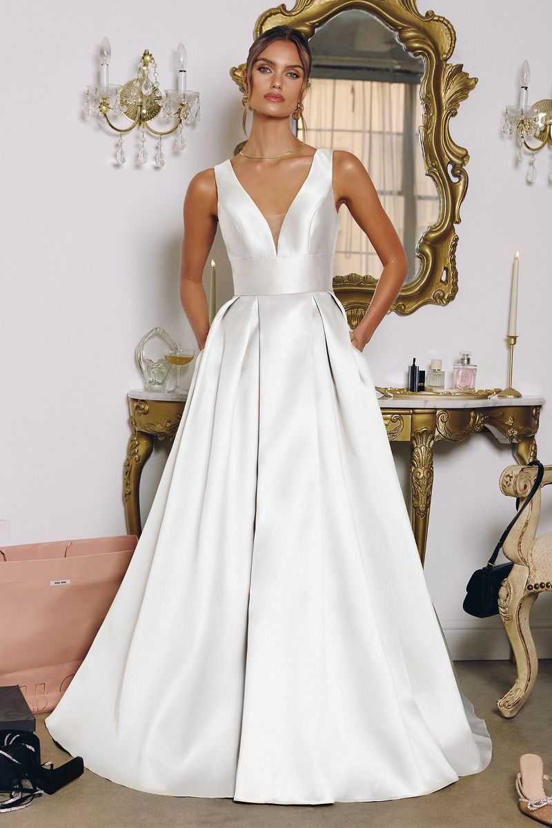 Off White Long Bridal Gown – Lace Wedding Dress