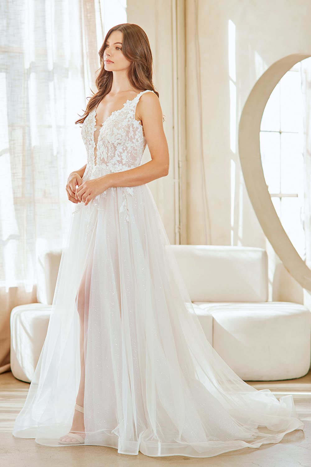 White Long Bridal Gown – Soft Lace Wedding Look