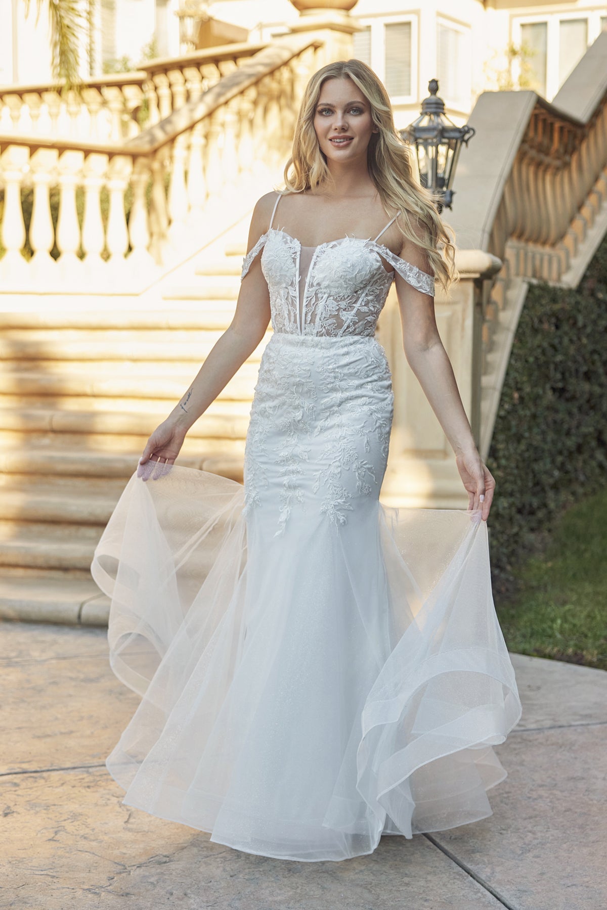 Leaf Lace Fitted Plunging V-Neck Long Wedding Dress-smcdress