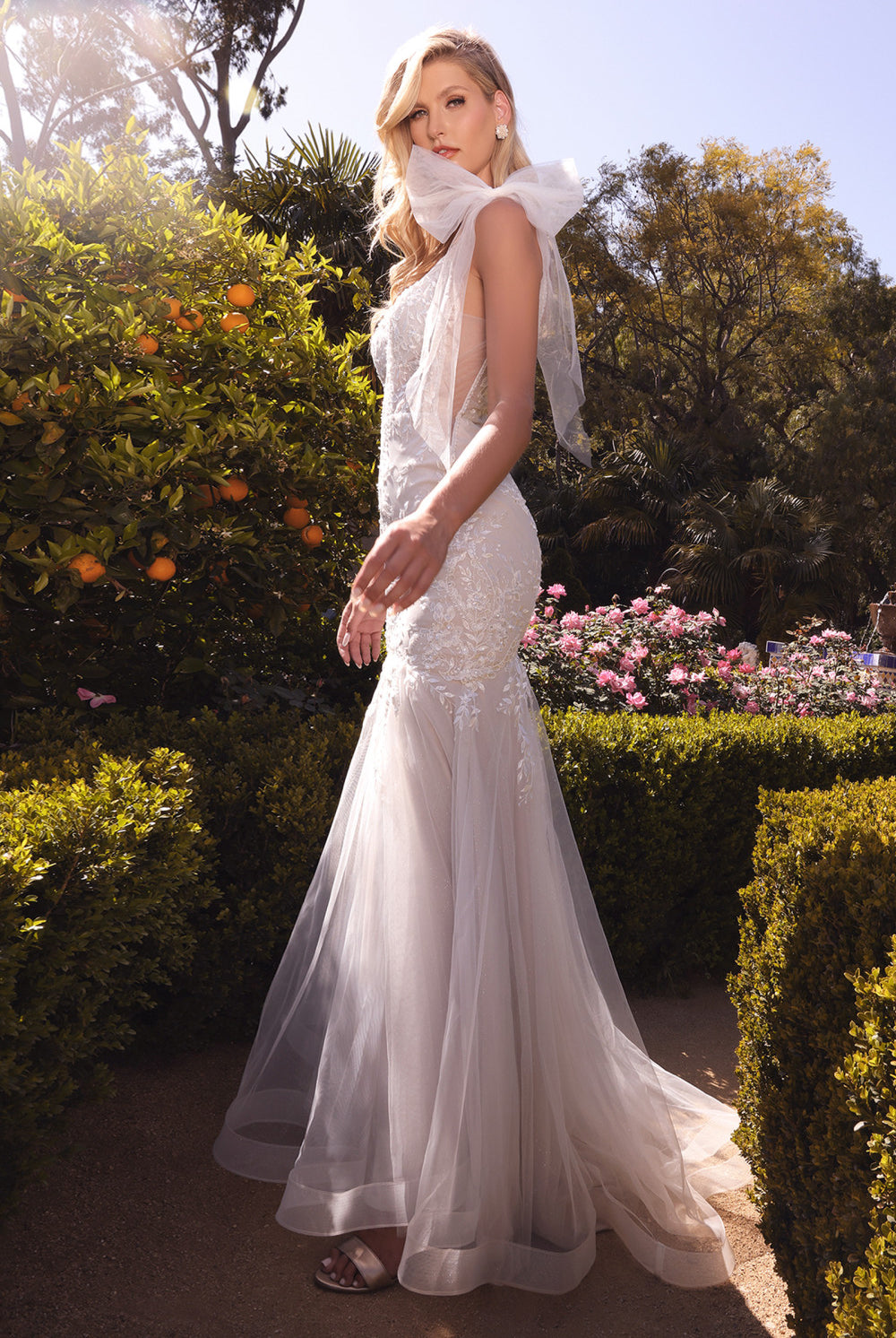 Elegant Mermaid Gown: Floral Embellishment, Fitted Bodice, Detachable Bow Straps-smcdress